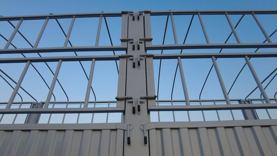 CIMC HUAJUN 11.00R20 貨物輸送用の直線梁貨物ステークフェンス半トレーラー